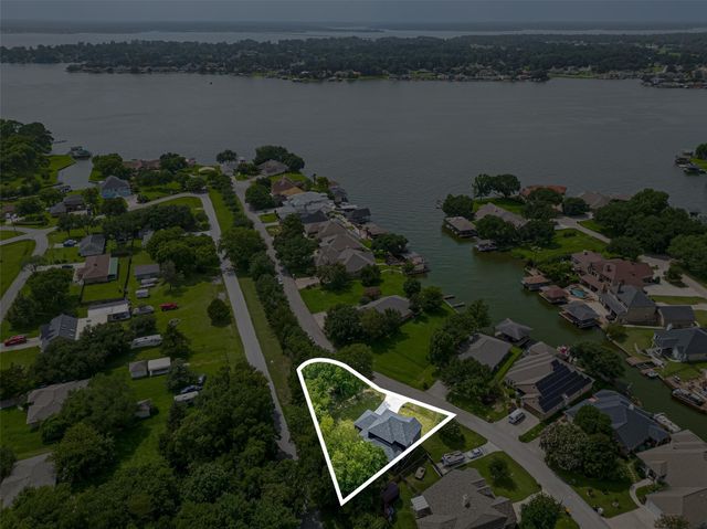 13991 Shoreline Drive, Willis, TX 77318