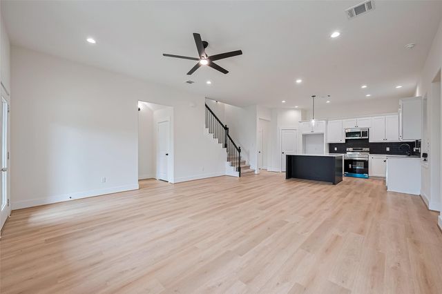 13991 Shoreline Drive, Willis, TX 77318