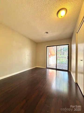 50 Ravencroft Lane, Asheville, NC 28803