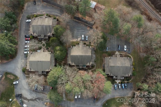 50 Ravencroft Lane, Asheville, NC 28803