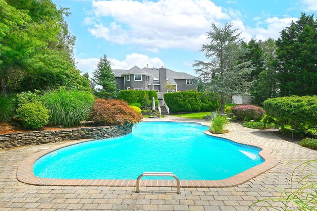 23 Jagger Court, Melville, NY 11747