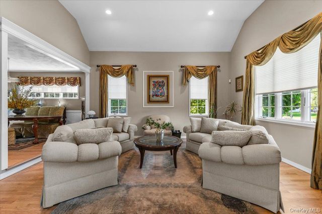 23 Jagger Court, Melville, NY 11747