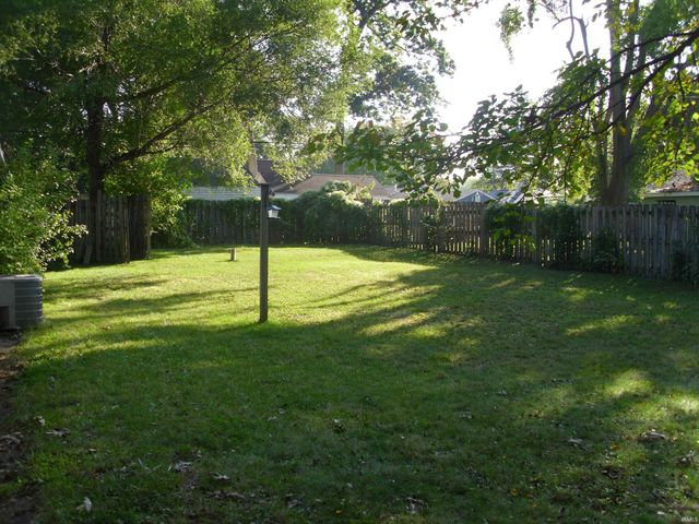 2210 Inglewood Place, South Bend, IN 46616
