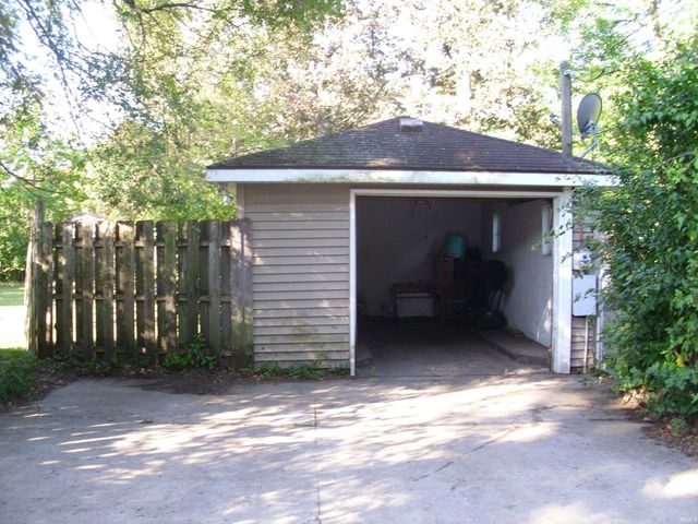 2210 Inglewood Place, South Bend, IN 46616