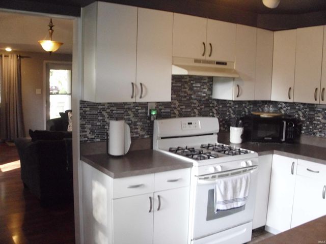 2210 Inglewood Place, South Bend, IN 46616