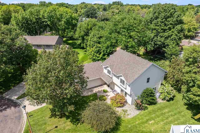 120 Chaucer Court, Mankato, MN 56001