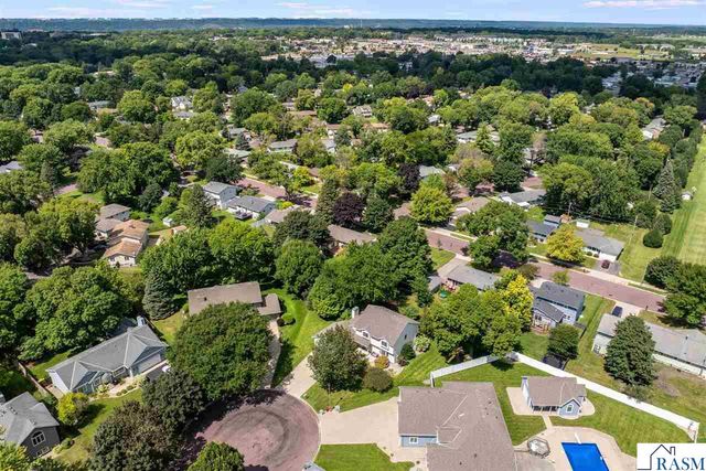 120 Chaucer Court, Mankato, MN 56001