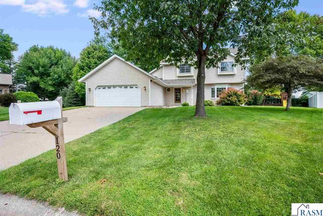 120 Chaucer Court, Mankato, MN 56001