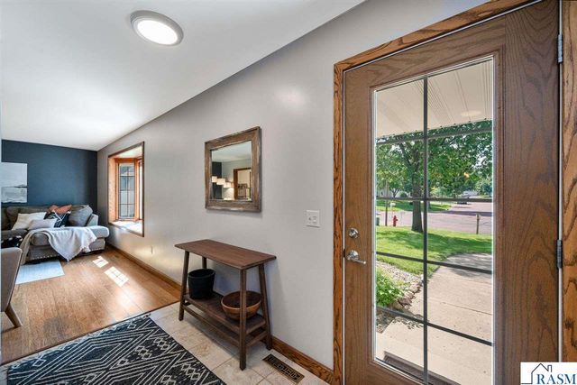 120 Chaucer Court, Mankato, MN 56001
