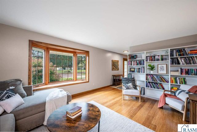 120 Chaucer Court, Mankato, MN 56001