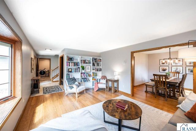 120 Chaucer Court, Mankato, MN 56001