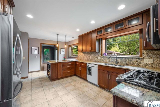 120 Chaucer Court, Mankato, MN 56001
