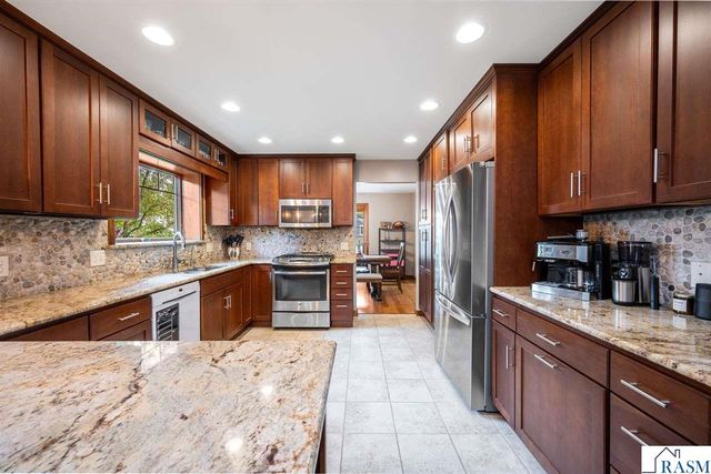 120 Chaucer Court, Mankato, MN 56001