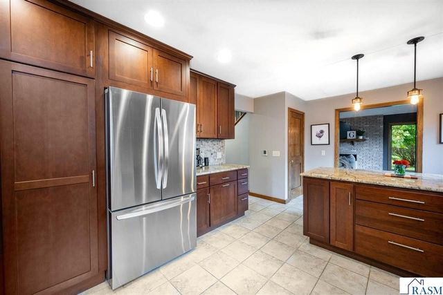 120 Chaucer Court, Mankato, MN 56001