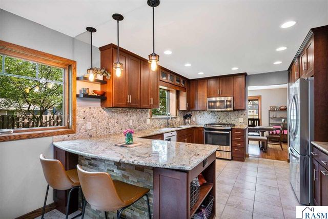 120 Chaucer Court, Mankato, MN 56001