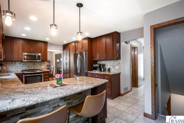 120 Chaucer Court, Mankato, MN 56001