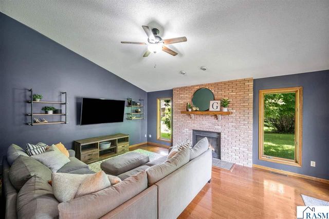 120 Chaucer Court, Mankato, MN 56001