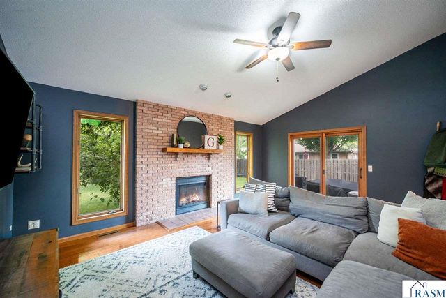 120 Chaucer Court, Mankato, MN 56001