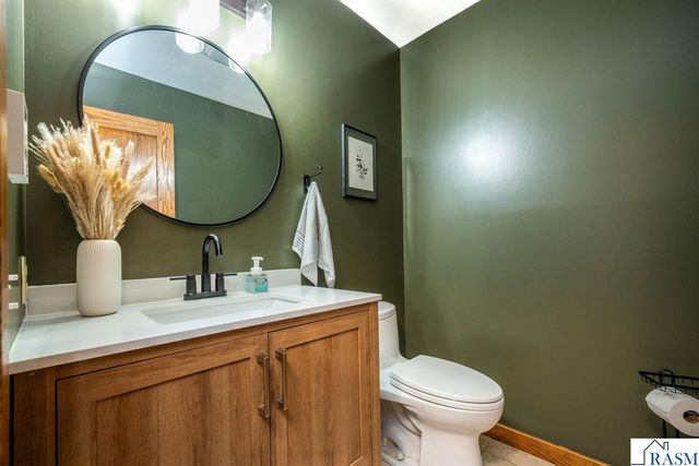 120 Chaucer Court, Mankato, MN 56001