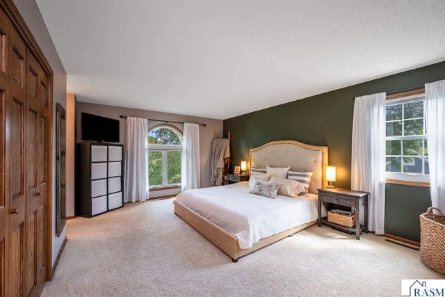 120 Chaucer Court, Mankato, MN 56001