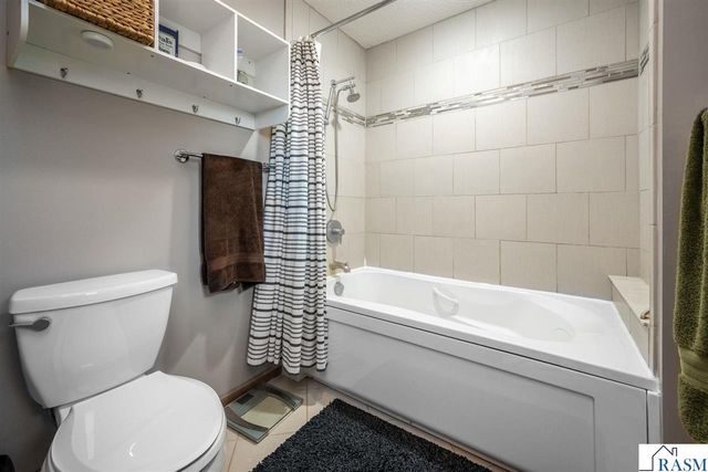 120 Chaucer Court, Mankato, MN 56001