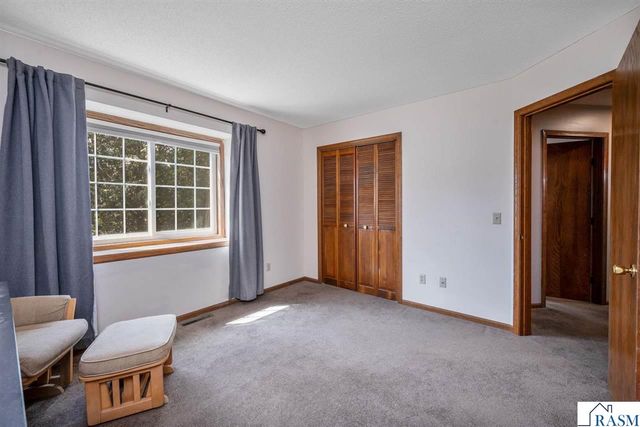 120 Chaucer Court, Mankato, MN 56001