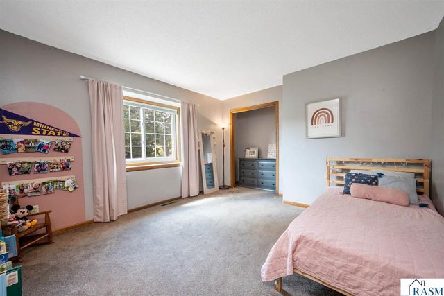 120 Chaucer Court, Mankato, MN 56001