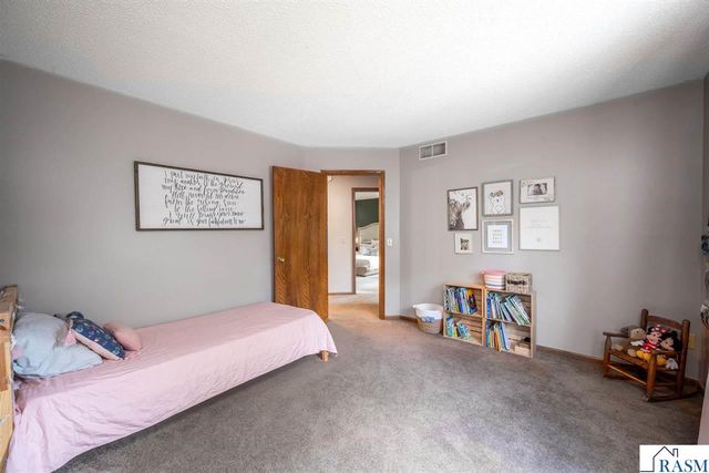 120 Chaucer Court, Mankato, MN 56001