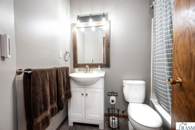120 Chaucer Court, Mankato, MN 56001