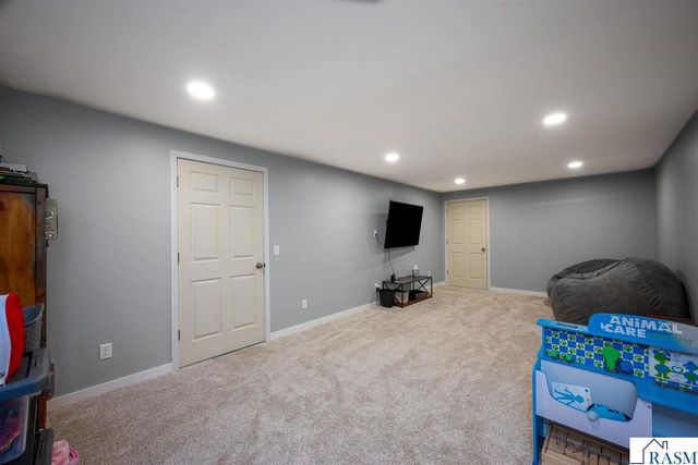 120 Chaucer Court, Mankato, MN 56001