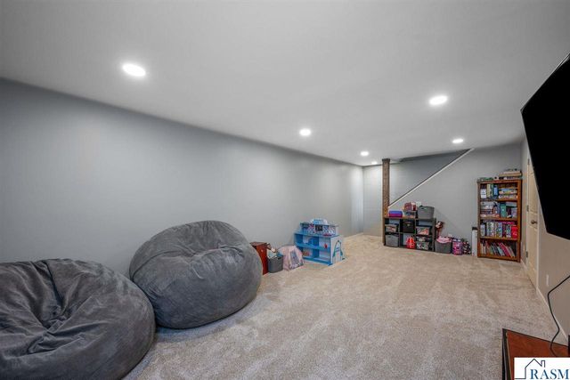 120 Chaucer Court, Mankato, MN 56001