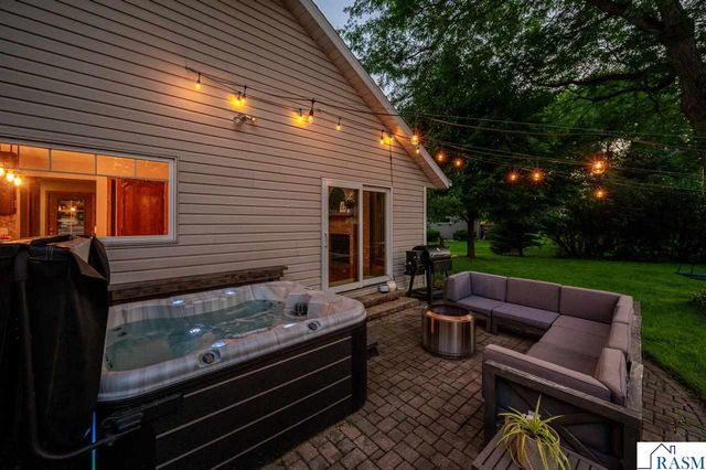 120 Chaucer Court, Mankato, MN 56001
