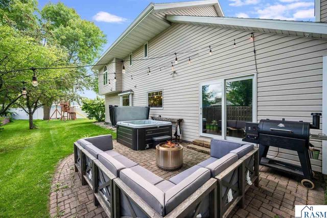120 Chaucer Court, Mankato, MN 56001