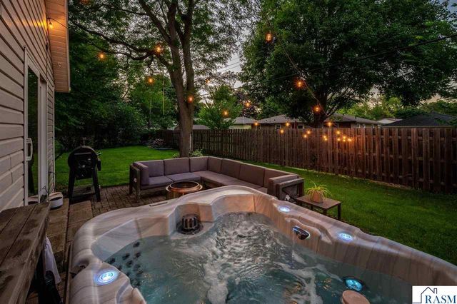 120 Chaucer Court, Mankato, MN 56001