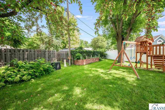 120 Chaucer Court, Mankato, MN 56001