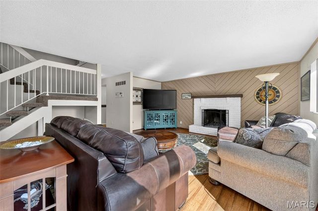 25 Vicksburg Station, St Charles, MO 63303