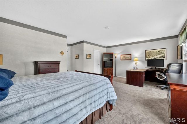 25 Vicksburg Station, St Charles, MO 63303