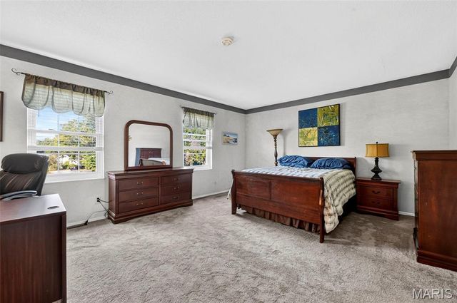 25 Vicksburg Station, St Charles, MO 63303