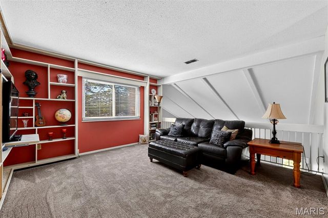25 Vicksburg Station, St Charles, MO 63303