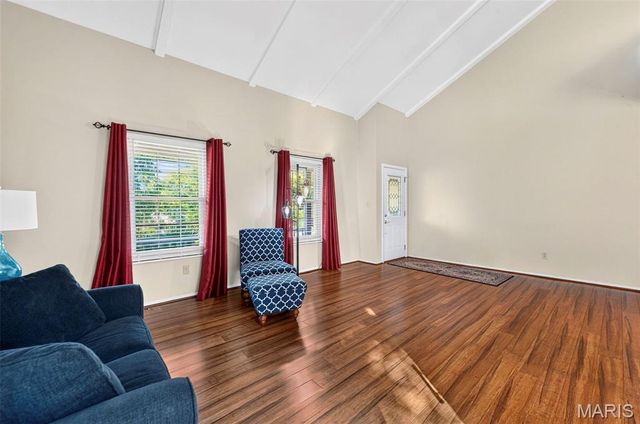 25 Vicksburg Station, St Charles, MO 63303