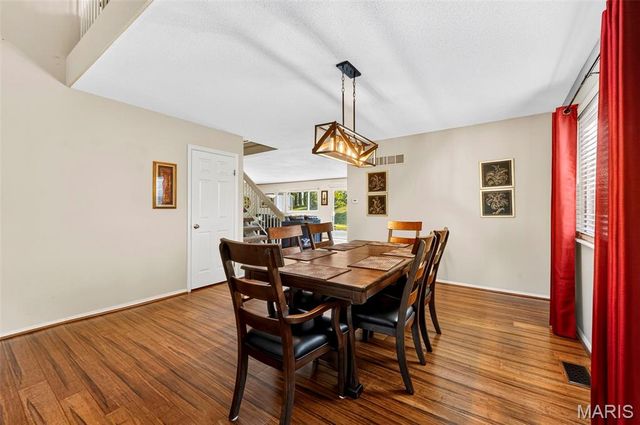 25 Vicksburg Station, St Charles, MO 63303