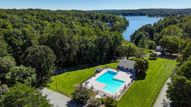 108 Overlook Hill DR, Moneta, VA 24121