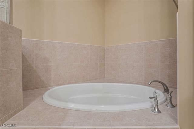 5793 Cape Harbour DR 615, Cape Coral, FL 33914