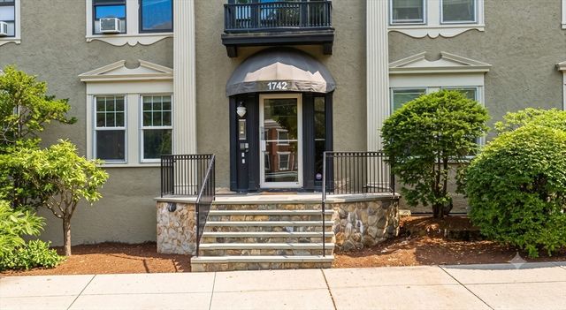 1742 Commonwealth Ave 2, Boston, MA 02135