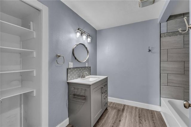 2058 SW Buchanan Street, Topeka, KS 66604