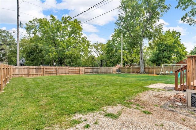 2058 SW Buchanan Street, Topeka, KS 66604