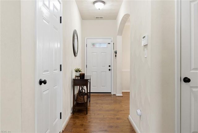 521 Cape Joshua LN, Virginia Beach, VA 23462