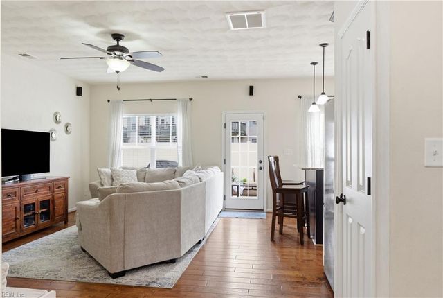 521 Cape Joshua LN, Virginia Beach, VA 23462
