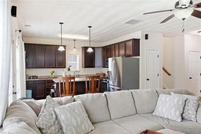 521 Cape Joshua LN, Virginia Beach, VA 23462