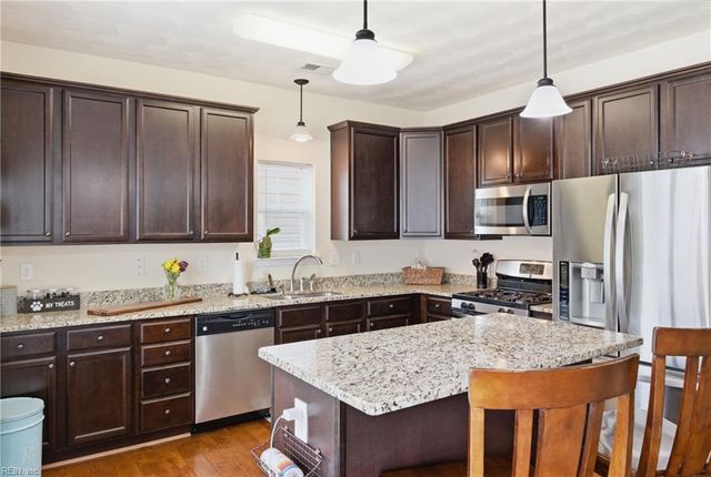 521 Cape Joshua LN, Virginia Beach, VA 23462